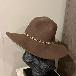 Brand new with tags Steve Madden hat. 100% Wool